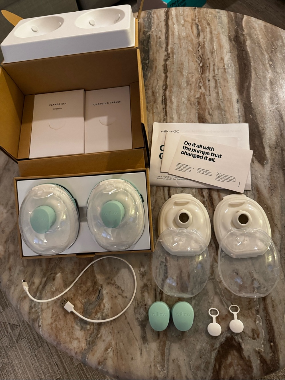 Willow Go Hands-Free Pump Set & extras